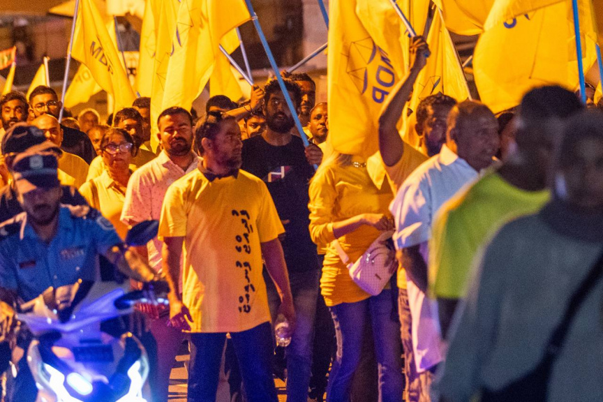 31 ޖެނުއަރީ 2025: އެމްޑީޕީގެ "ފުދިއްޖެ، ފުނޑިއްޖެ" ހިނގާލުން. ގިނަ ބަޔަކު އެއްވެ މާލޭގެ މަގުތައް ވަނީ ފުރައިލައިފައި ---- ސަން ފޮޓޯ/ މޫސާ ނަދީމް