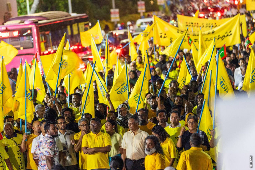 31 ޖެނުއަރީ 2025: އެމްޑީޕީގެ "ފުދިއްޖެ، ފުނޑިއްޖެ" ހިނގާލުން. ގިނަ ބަޔަކު އެއްވެ މާލޭގެ މަގުތައް ވަނީ ފުރައިލައިފައި ---- ސަން ފޮޓޯ/ މޫސާ ނަދީމް