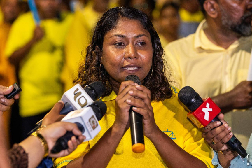 31 ޖެނުއަރީ 2025: ތުޅާދޫ ދާއިރާގެ ކުރީގެ މެންބަރު ހިސާން ހުސައިން "ފުދިއްޖެ، ފުނޑިއްޖެ" ހިނގާލުމުގައި ވާހަކަދައްކަވަނީ ---- ސަން ފޮޓޯ/ މޫސާ ނަދީމް