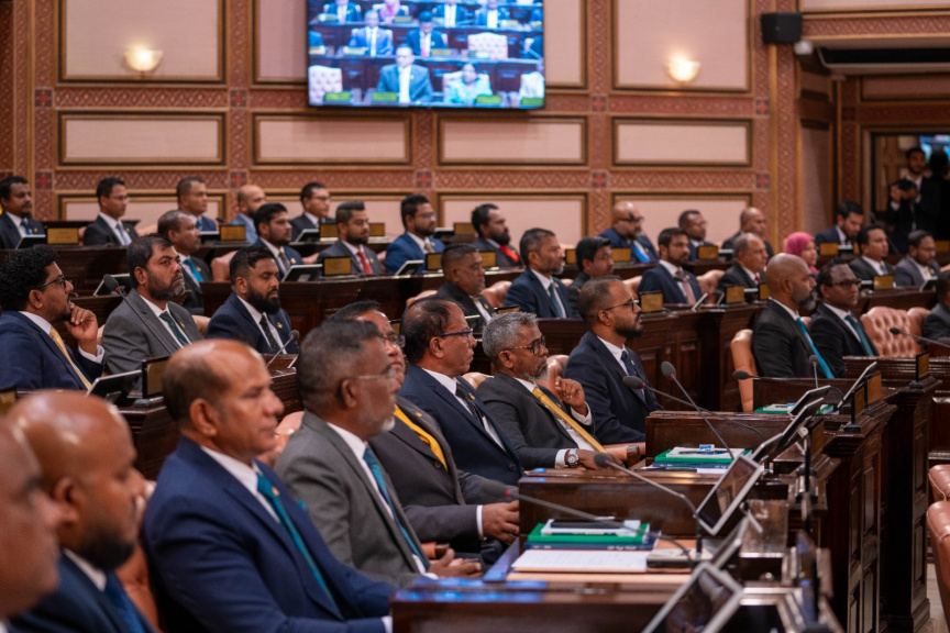 6 ފެބްރުއަރީ 2025: ރިޔާސީ ބަޔާން އިއްވުމުގެ ޖަލްސާގައި މަޖިލިސް ތަޅުމުގައި މެންބަރުން -- ފޮޓޯ: މަޖިލިސް