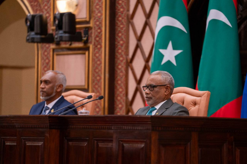 6 ފެބްރުއަރީ 2025: ރިޔާސީ ބަޔާން އިއްވުމުގެ ޖަލްސާގައި ރައީސް ޑރ. މުޙައްމަދު މުއިއްޒާއި، މަޖިލިސް ރައީސް އަބްދުއްރަހީމް އަބްދުﷲ ރިޔާސަތުގައި -- ފޮޓޯ: މަޖިލިސް