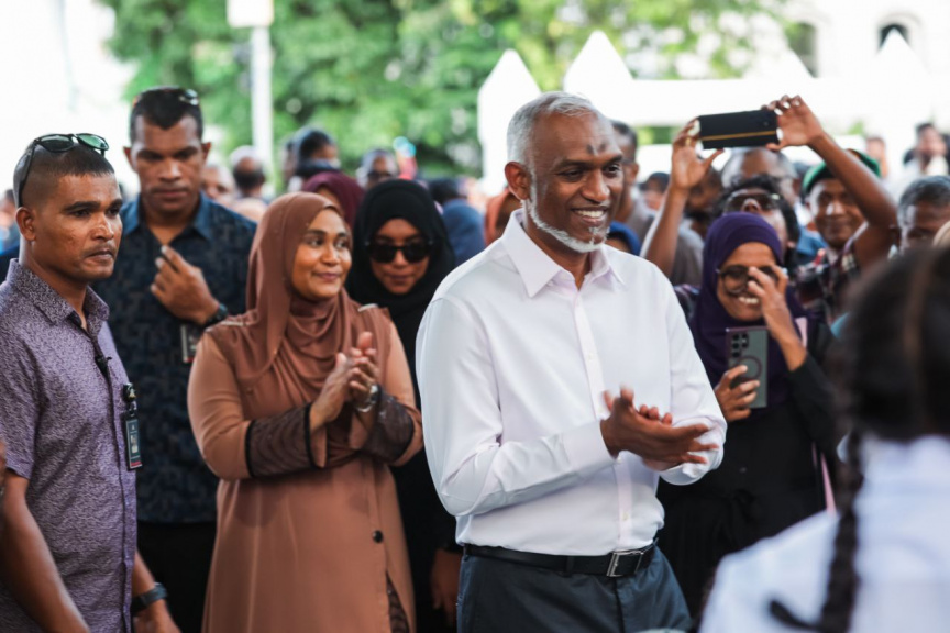ފިތުރު އީދުގެ ހަރަކާތްތަކުގައި ރައީސާއި އަނބިކަނބަލުން ބައިވެރިވެވަޑައިގަތުން -- ސަން ފޮޓޯ/ މާނިއު މުހައްމަދު 