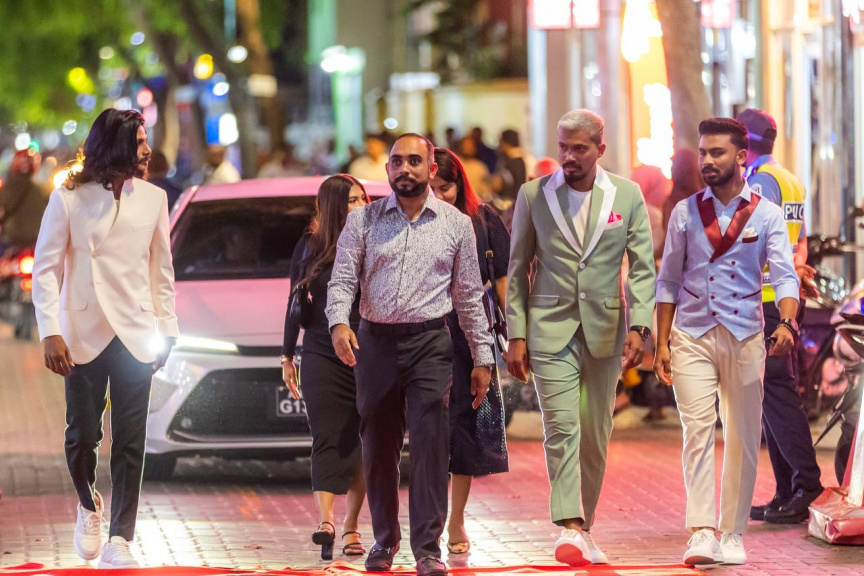 ޓޫ އޮފް އަސްގެ ޝޯ ފެށުން: ޔޫތު މިނިސްޓަރު އިބްރާހީމް ވަހީދު (އަސްވާޑު) -- ސަން ފޮޓޯ/ މޫސާ ނަދީމް