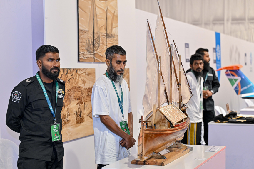 ދިވެހީންގެ އުފެއްދުންތެރިކަމުގެ މައުރަޒުގެ ތެރެއިން -- ފޮޓޯ/ ރައީސް އޮފީސް