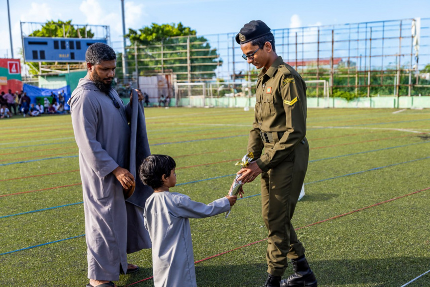 މާލޭގެ އެކި ސަރަހައްދުތަކުގައި ޢީދު ނަމާދުކުރުން: ބޮޑު ޢީދަކީ ރާއްޖޭގައި ކުލަގަދަކޮށް ފާހަގަކުރާ ޢީދެއް -- ފޮޓޯ/ އިސްލާމިކް މިނިސްޓްރީ