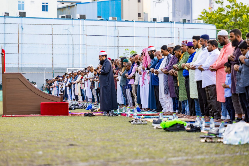 މާލޭގެ އެކި ސަރަހައްދުތަކުގައި ޢީދު ނަމާދުކުރުން: ބޮޑު ޢީދަކީ ރާއްޖޭގައި ކުލަގަދަކޮށް ފާހަގަކުރާ ޢީދެއް -- ފޮޓޯ/ އިސްލާމިކް މިނިސްޓްރީ