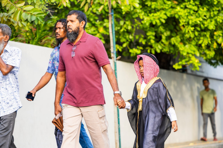 މާލޭގެ އެކި ސަރަހައްދުތަކުގައި ޢީދު ނަމާދުކުރުން: ބޮޑު ޢީދަކީ ރާއްޖޭގައި ކުލަގަދަކޮށް ފާހަގަކުރާ ޢީދެއް -- ފޮޓޯ/ އިސްލާމިކް މިނިސްޓްރީ