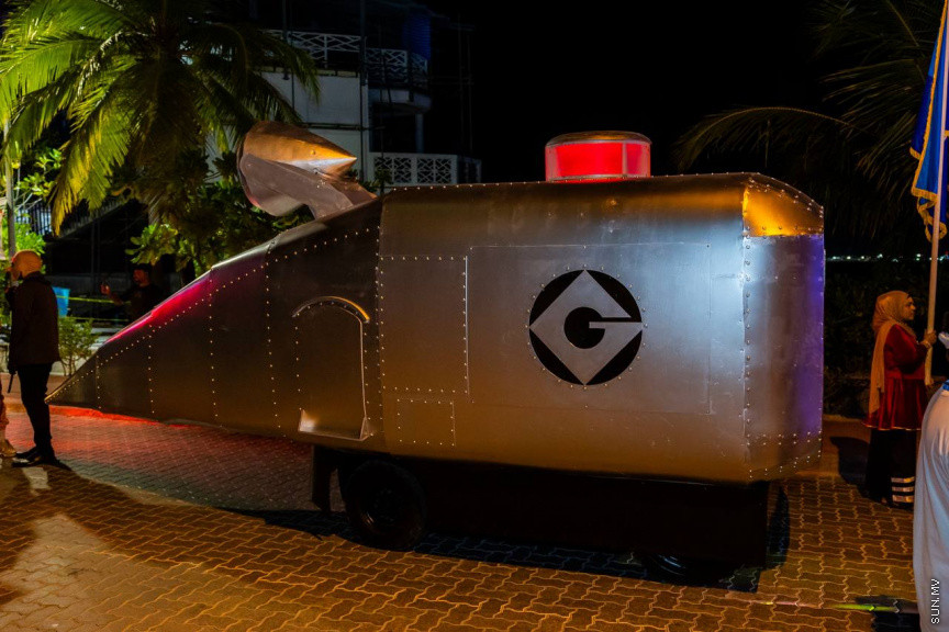 މިނިވަން ދުވަސް ފާހަގަކުރުމުގެ ގޮތުން މިރޭ ކުރިއަށް ގެންދާ ފުޅަނދުބުރު. ފުޅަނދުބުރުގައި ކުޑަކުދިން ގަޔާވާފަދަ ގިނަ ކާޓޫން ކެރެކްޓާތައް ފެނުނުއިރު، ގިނަ ބަޔަކު ވަނީ މި ފުޅަނދުބުރު ބެލުމަށް މަގުތަކަށް އެއްވެފައި.
ފޮޓޯ/ މޫސާ ނަދީމް