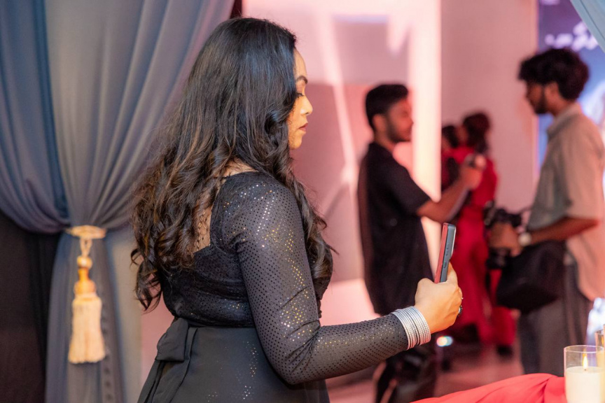 ކޮއްކޮ އައްޒަ ލީޑް ރޯލް ކުޅޭ ފިލްމު ކަނބުލޮގެ ޕްރިމިއާގައި އައިޝަތު ރިޝްމީ -- ސަން ފޮޓޯ/ މޫސާ ނަދީމް
