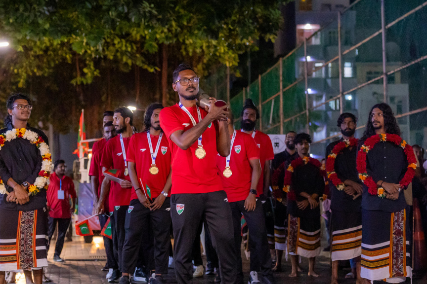 ސާފް ފުޓްސަލް ޗެމްޕިއަންޝިޕް ކާމިޔާބުކުރި ދިވެހި ގައުމީ ފުޓްސަލް ޓީމަށް މަރުހަބާ ކިޔުން -- ސަން ފޮޓޯ/ މޫސާ ނަދީމް