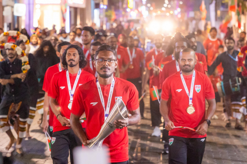 ސާފް ފުޓްސަލް ޗެމްޕިއަންޝިޕް ކާމިޔާބުކުރި ދިވެހި ގައުމީ ފުޓްސަލް ޓީމަށް މަރުހަބާ ކިޔުން -- ސަން ފޮޓޯ/ މޫސާ ނަދީމް