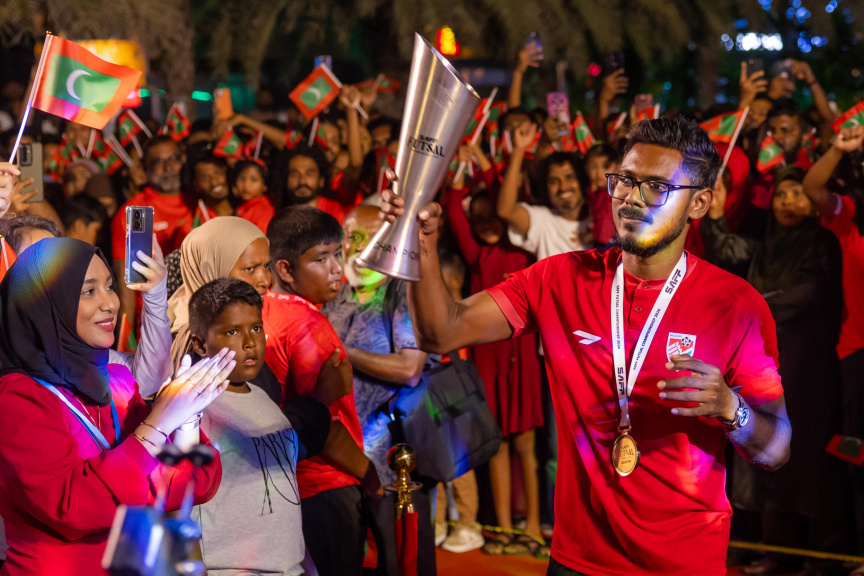 ސާފް ފުޓްސަލް ޗެމްޕިއަންޝިޕް ކާމިޔާބުކުރި ދިވެހި ގައުމީ ފުޓްސަލް ޓީމަށް މަރުހަބާ ކިޔުން -- ސަން ފޮޓޯ/ މޫސާ ނަދީމް
