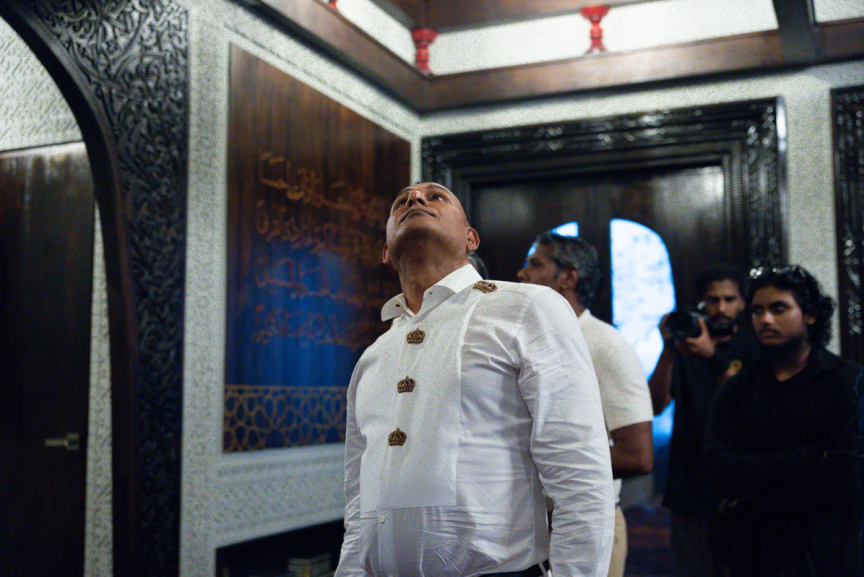 ސިޔާމްގެ ބައްޕާފުޅުގެ ހަނދާނުގައި ކުޑަފަރީގައި ހުޅުވި މިސްކިތް، އެމަނިކުފާނު ބައްލަވައިލައްވަނީ: އެ މިސްކިތަކީ ދިވެހީންގެ ތާރީޚު ދައްކުވައިދޭ މިސްކިތެއް -- ސަން ފޮޓޯ/ މުހައްމަދު ޝާތިއު