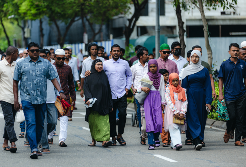 27 މެއި 2026: އަޟްހާ އީދު ނަމާދަށް ހުޅުމާލޭގެ ބޮޑު ޖަމާއަތަށް މީހުން ދަނީ -- ސަން ފޮޓޯ: އާއިޝް އަޝްރަފް