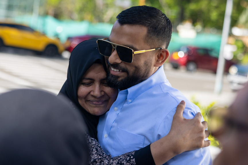 ހުކުމްކުރުމުގެ އަޑުއެހުމުގެ ކުރިން ޝައްމާން: އޭނާ ވަނީ ސަރުކާރަށް ބޮޑެތި ތުހުމަތުތަކެއް ކުރައްވާފައި -- ސަން ފޮޓޯ/ މުހައްމަދު ޝާތިއު އަބްދުﷲ