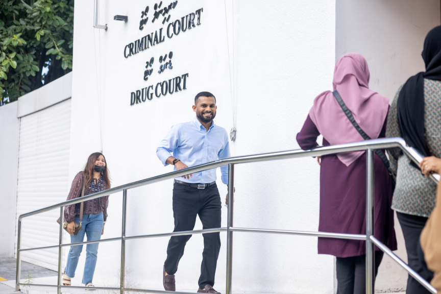ހުކުމްކުރުމުގެ އަޑުއެހުމުގެ ކުރިން ޝައްމާން: އޭނާ ވަނީ ސަރުކާރަށް ބޮޑެތި ތުހުމަތުތަކެއް ކުރައްވާފައި -- ސަން ފޮޓޯ/ މުހައްމަދު ޝާތިއު އަބްދުﷲ